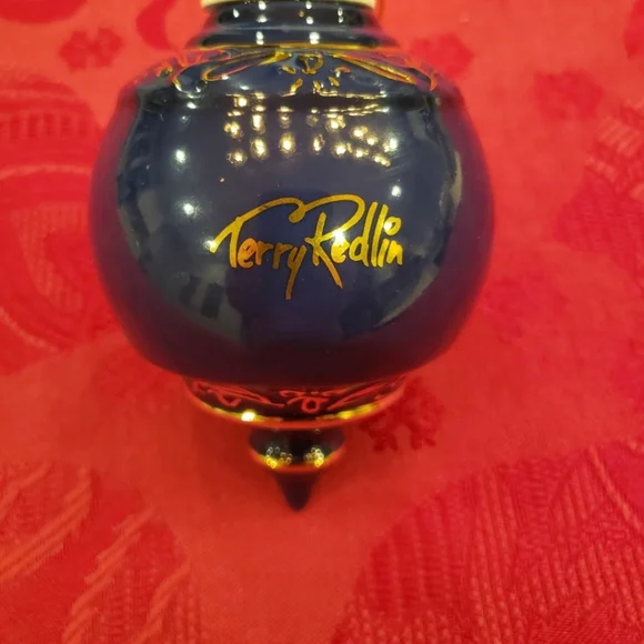 Autographed Terry Redland Christmas Ornament Hallmark - Picture 4 of 4